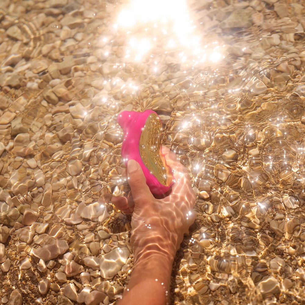 n11477-lelo-sona-sonic-clitoral-massager-black-14